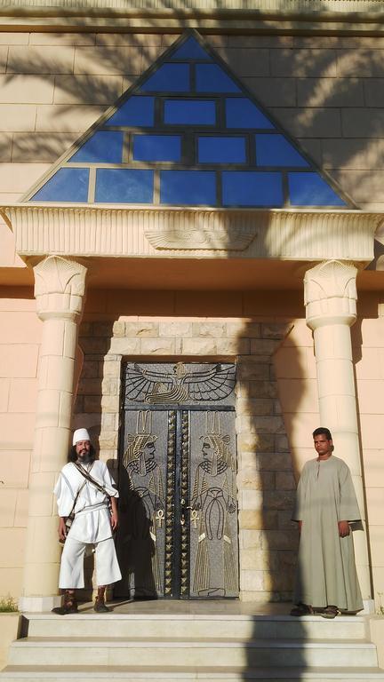 Pyramids Luxor Hotel & Spa Екстериор снимка