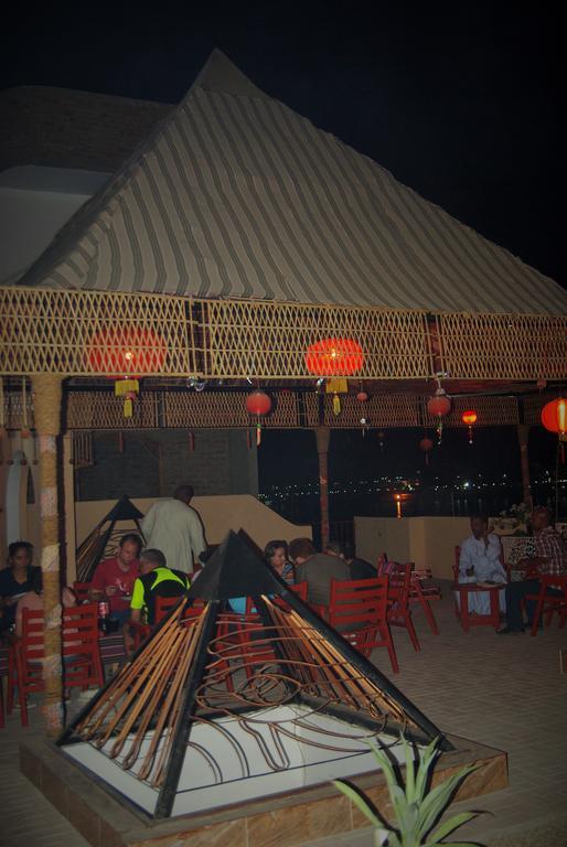 Pyramids Luxor Hotel & Spa Екстериор снимка