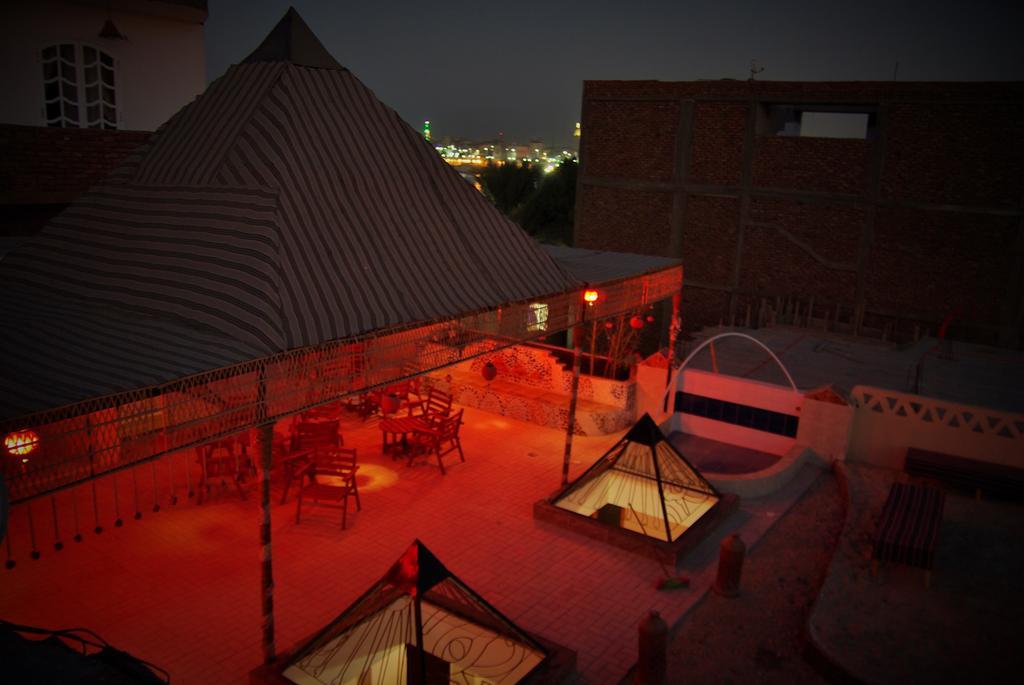 Pyramids Luxor Hotel & Spa Екстериор снимка