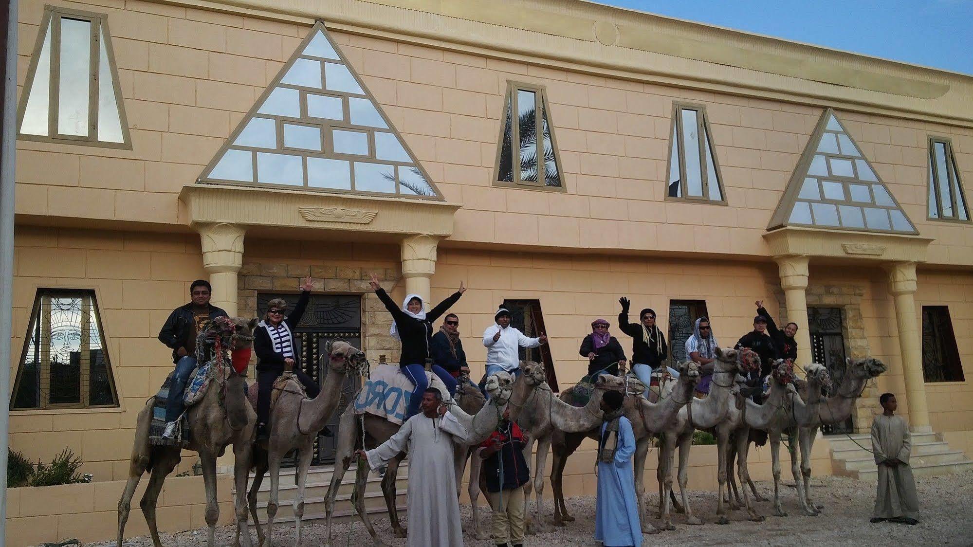 Pyramids Luxor Hotel & Spa Екстериор снимка